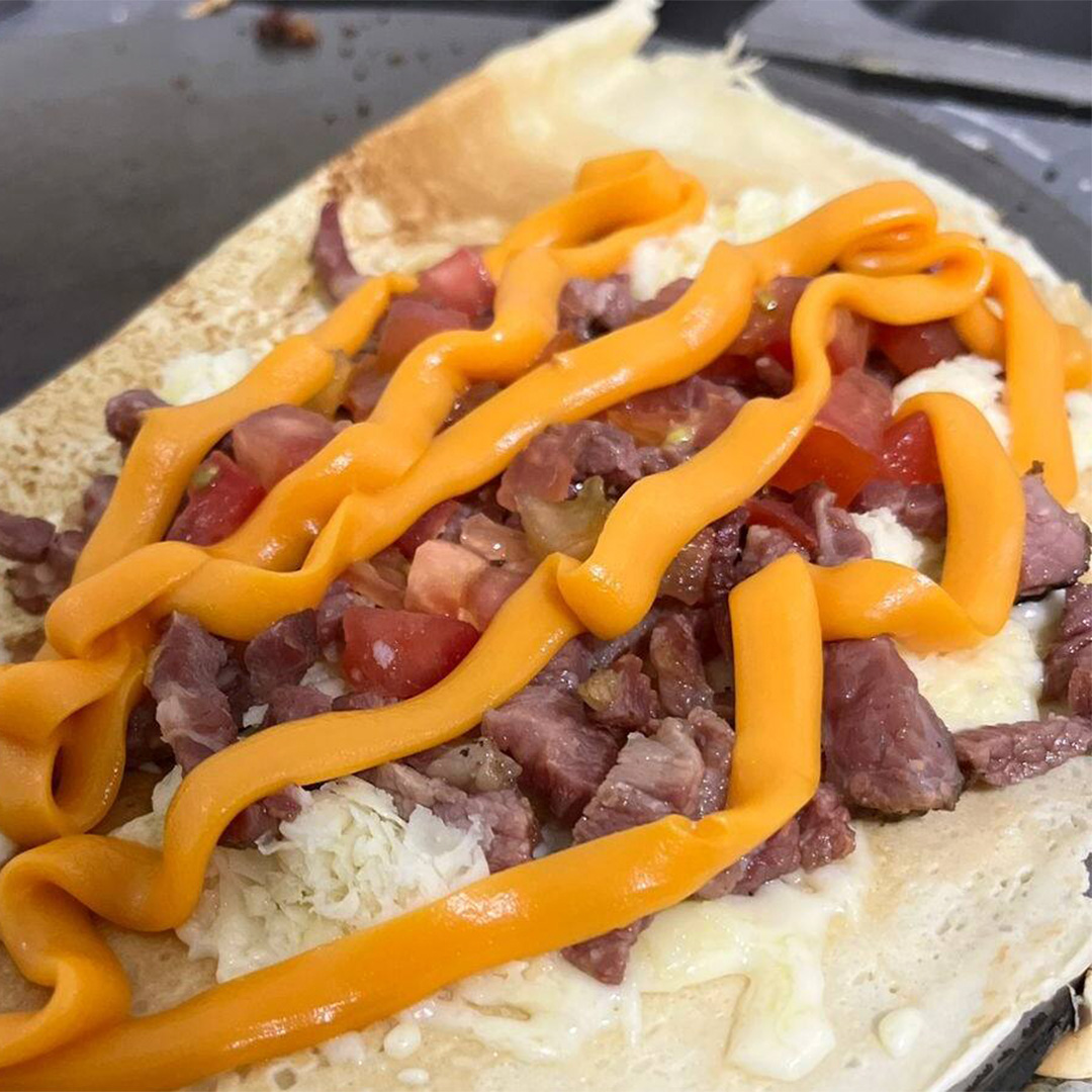 Crepe Bacon Supreme com cheddar